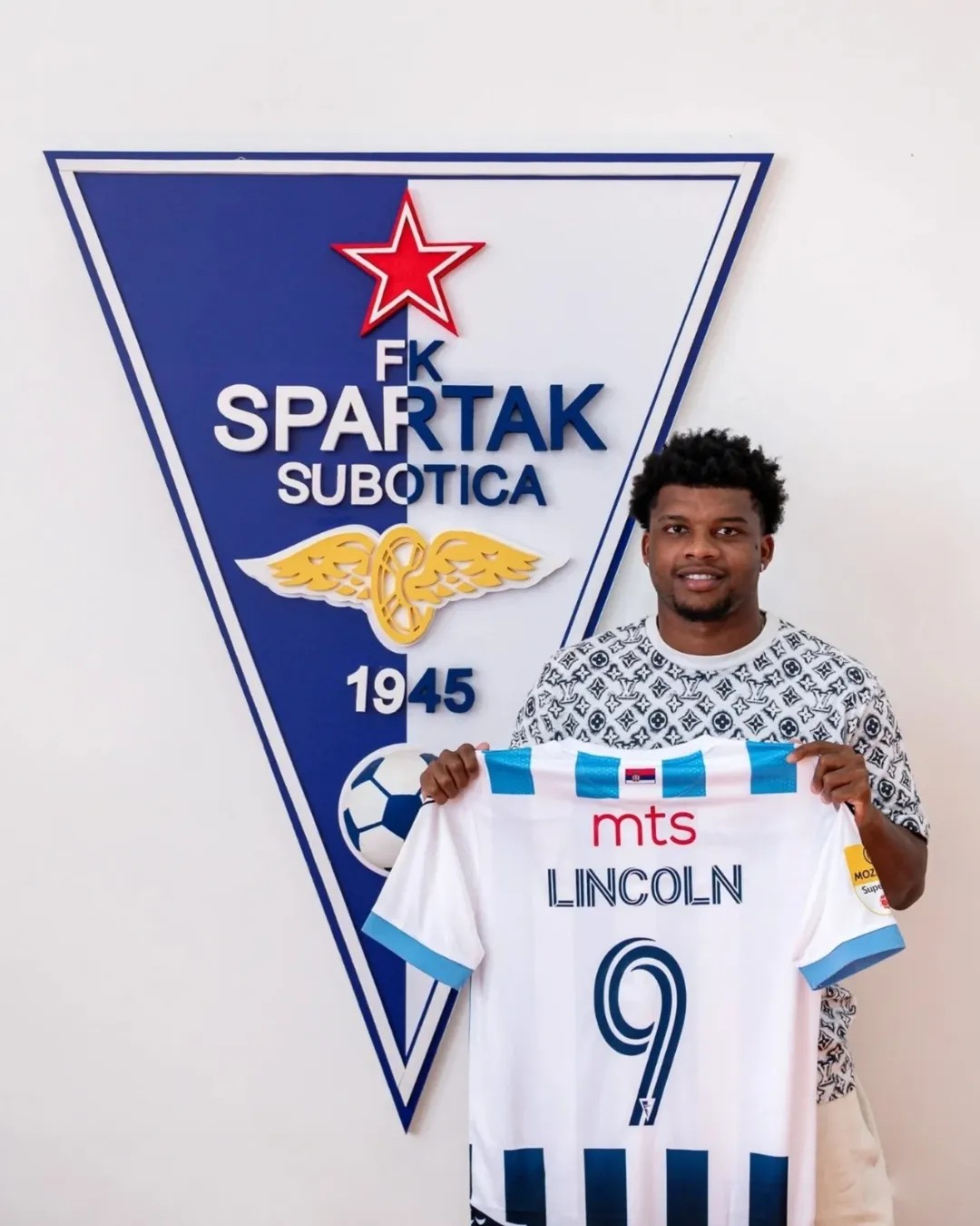 Novo reforço, Lincoln é regularizado e já pode estrear pelo Vila Nova