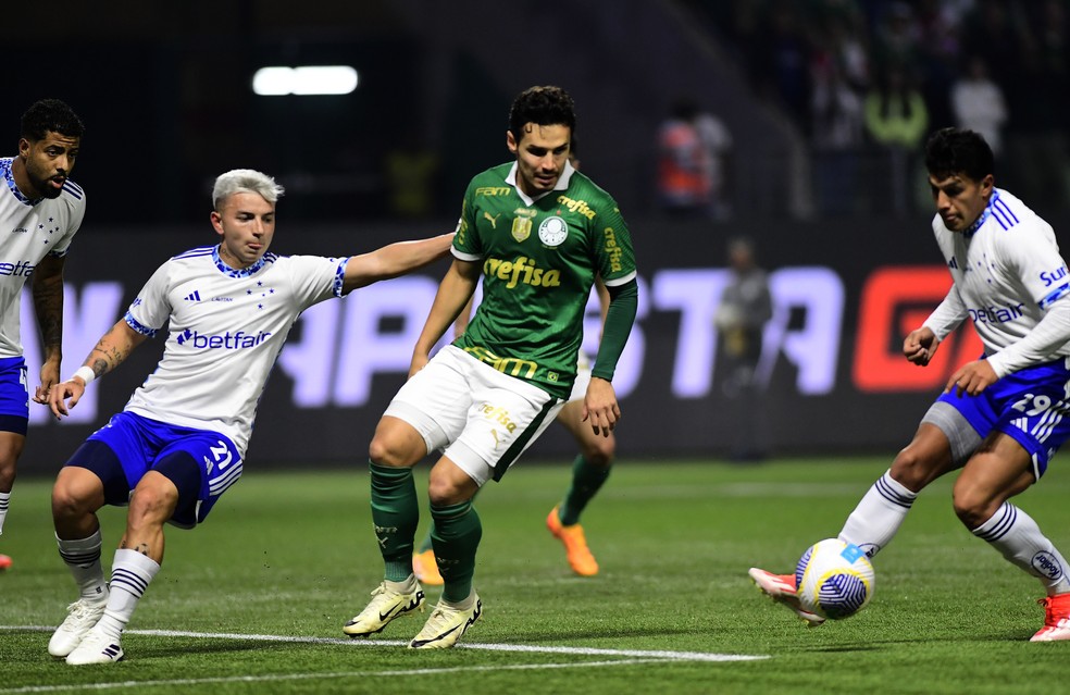 Raphael Veiga na partida entre Palmeiras x Cruzeiro — Foto: Marcos Ribolli