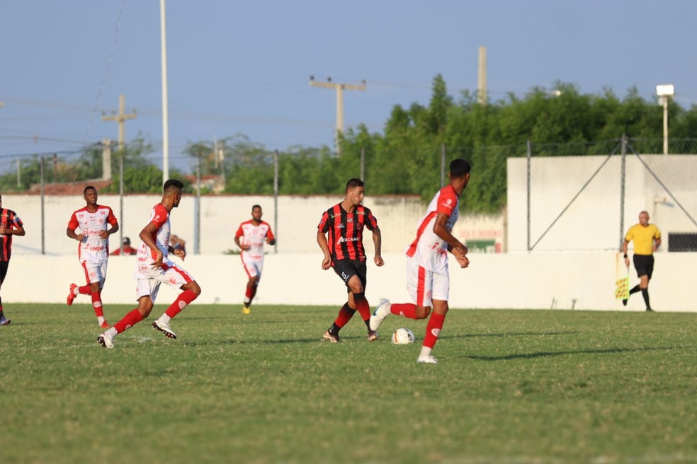 Esporte de Patos e COnfian�a de Sap� duelaram pela 2� divis�o do Paraibano � Foto: Eder Souza