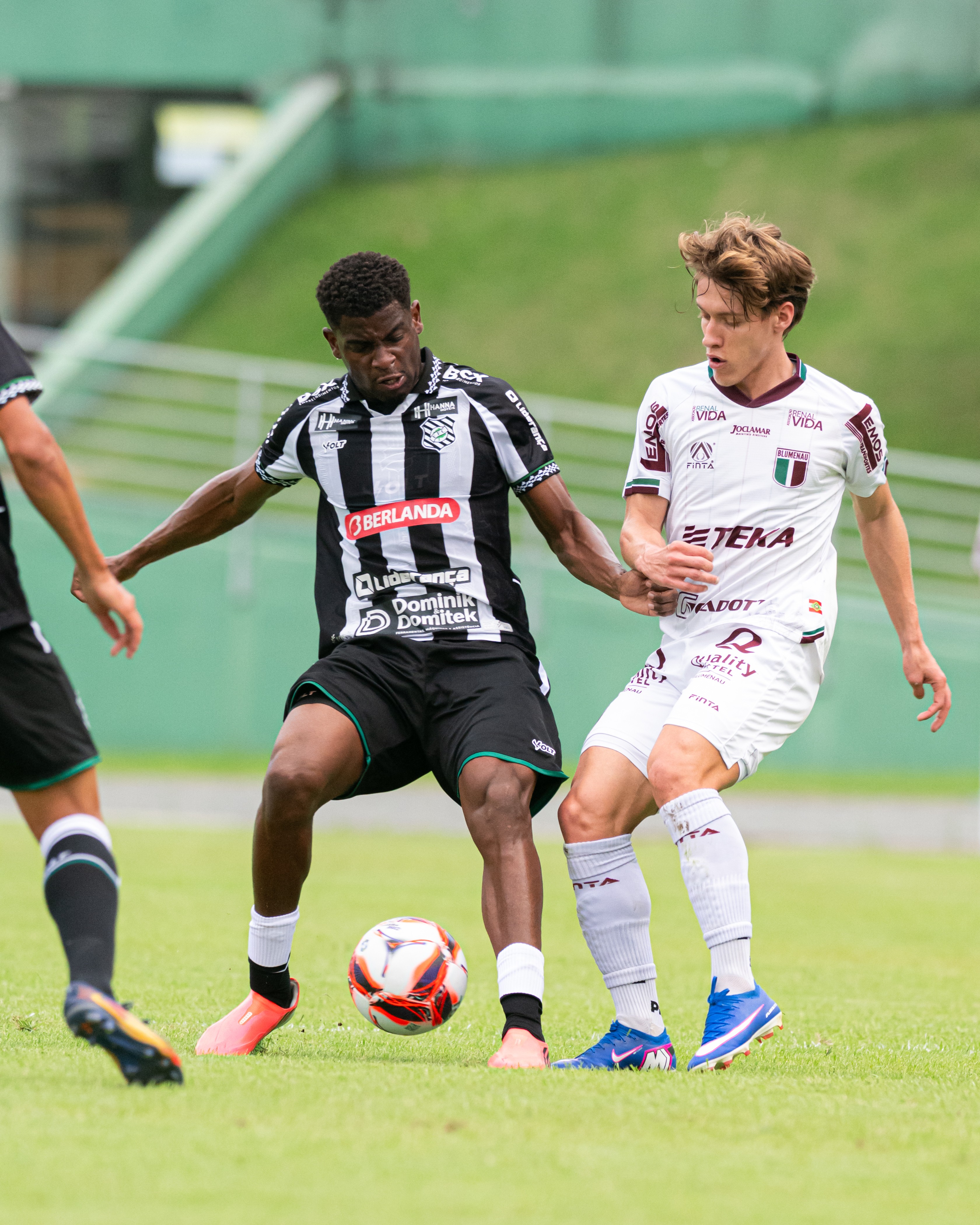 Figueirense sofre gol no último lance e perde para o Blumenau na Copa SC