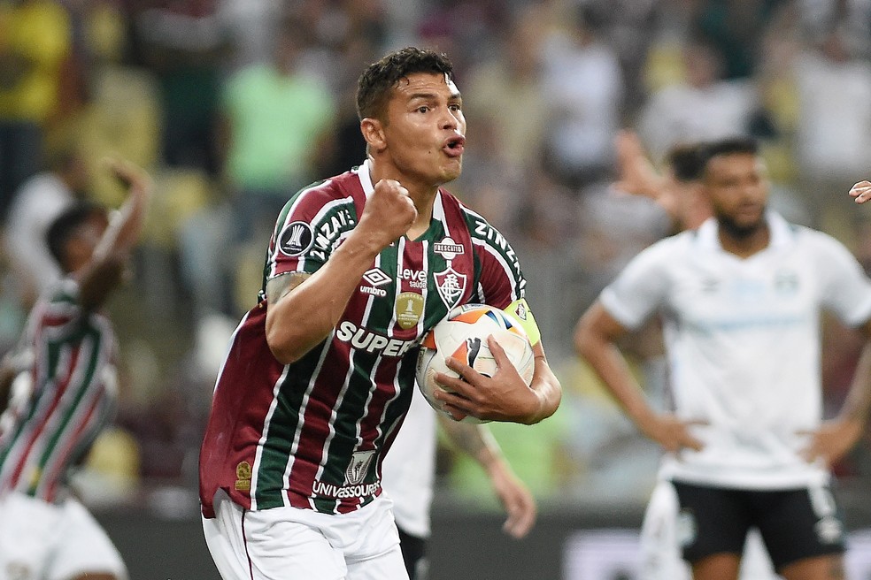 Thiago Silva comemora gol pelo Flu — Foto: Alexandre Durão