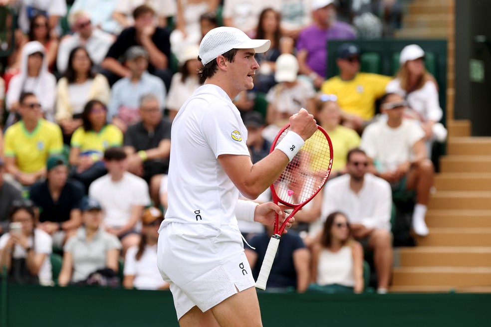 João Fonseca pela segunda rodada em Wimbledon — Foto: Matthew Stockman/Getty Images