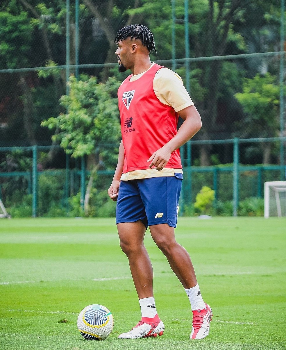 Sabino em treino do São Paulo — Foto: Erico Leonan/saopaulofc.net
