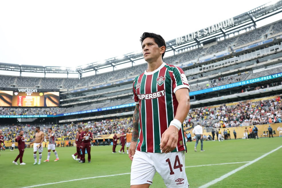 Cano deixa o campo após o empate do Fluminense com o Borussia — Foto: Elsa - FIFA/FIFA via Getty Images