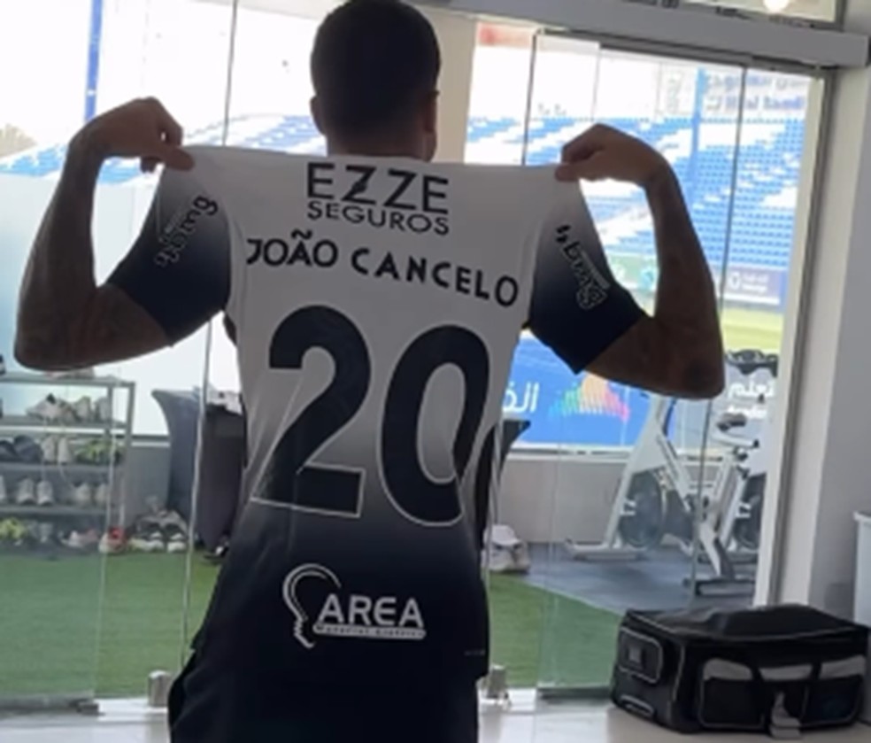 João Cancelo usa camisa do Corinthians — Foto: Reprodução/Instagram