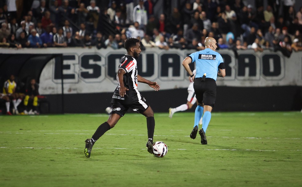 Fabrício Isidoro, volante do Athletic — Foto: Guilherme Pannain/Foto P2