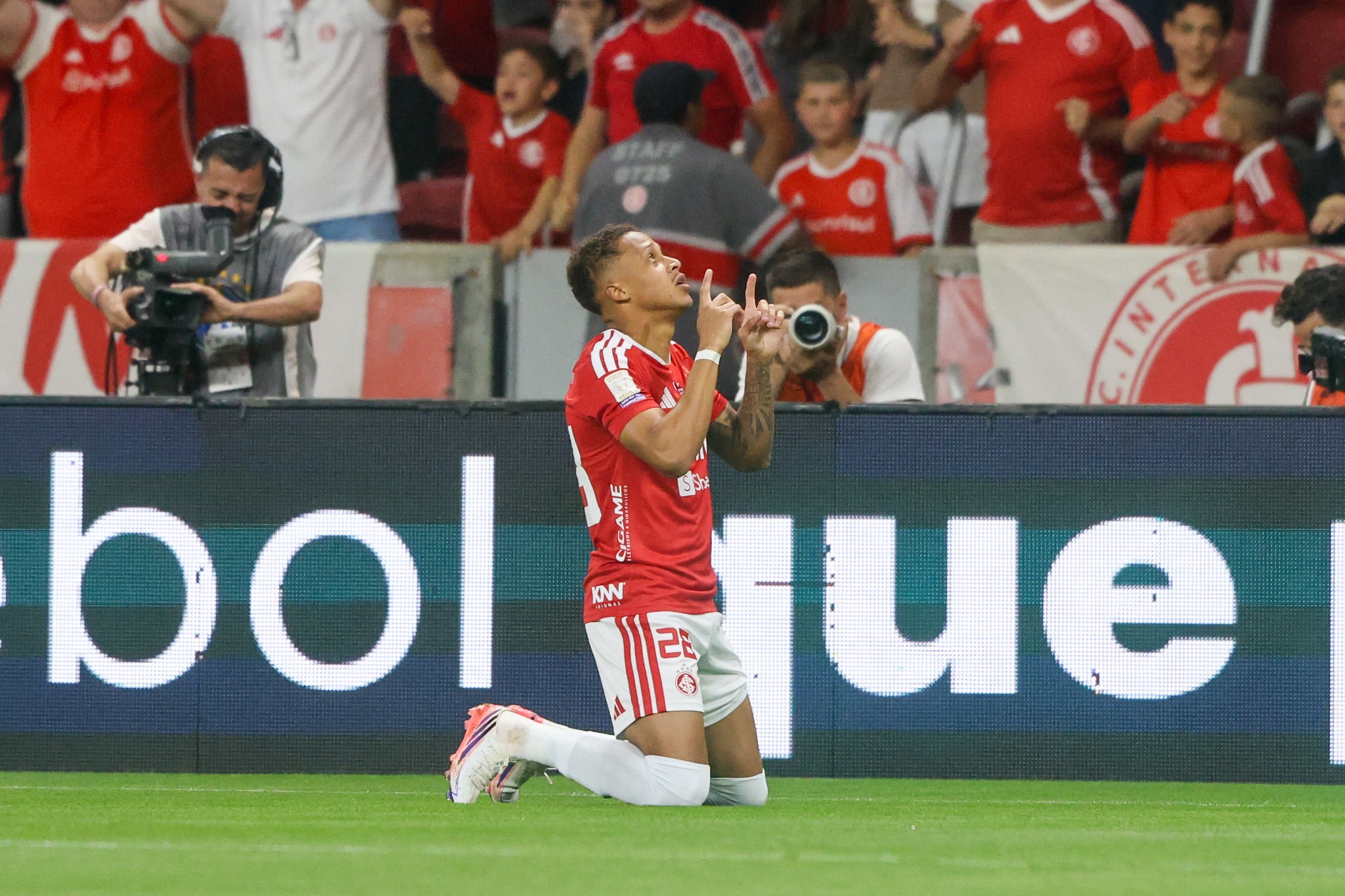 Vitinho, do Inter, faz o gol mais rápido do Brasileirão 2026 contra o Corinthians