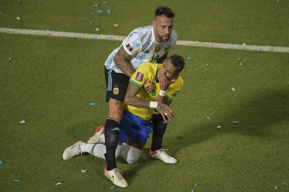 Brasil leva goleada da Argentina e é eliminado da Copa do Mundo