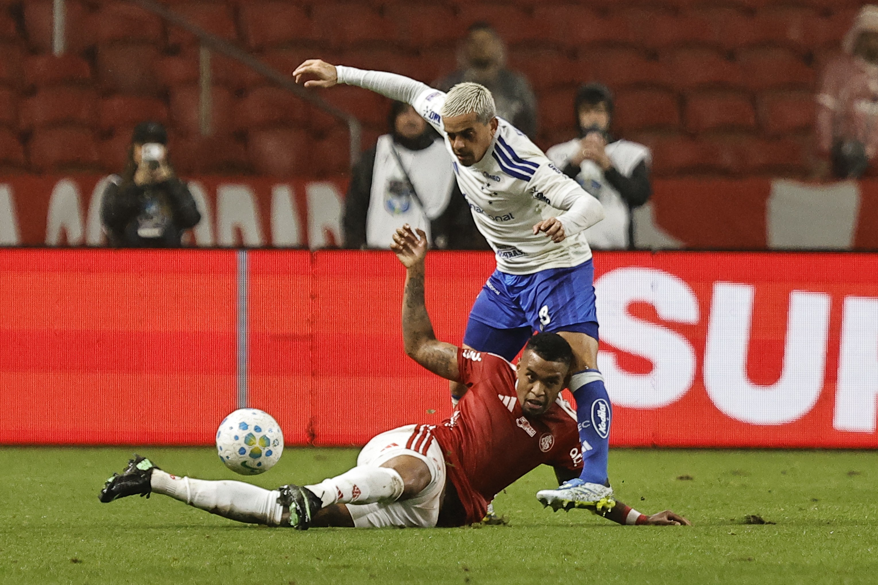 Fagner brilha com assistências, mas defesa do Cruzeiro deixa alerta em vitória sobre o Internacional