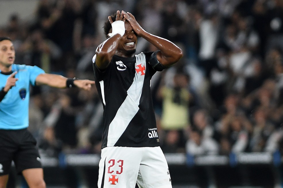 Thiago Mendes lamenta em Vasco x Boca Juniors � Foto: Andr� Dur�o