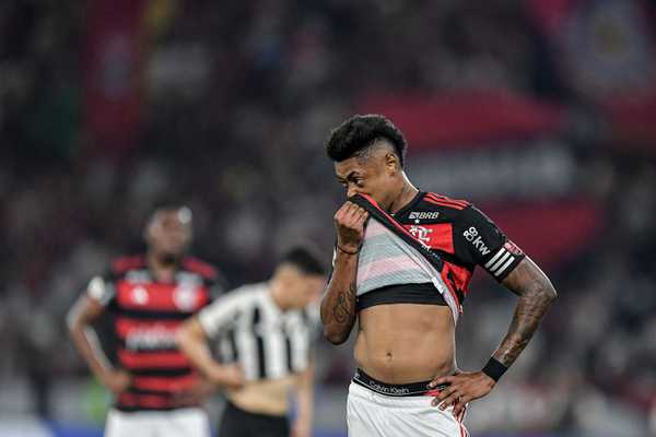 Bruno Henrique do Flamengo alega inocência ao STJD por aguardar acréscimos.