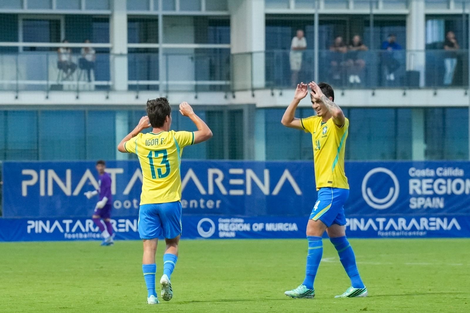 Igor Felisberto busca espaço no São Paulo e revela conselhos de Rafinha em meio à concorrência