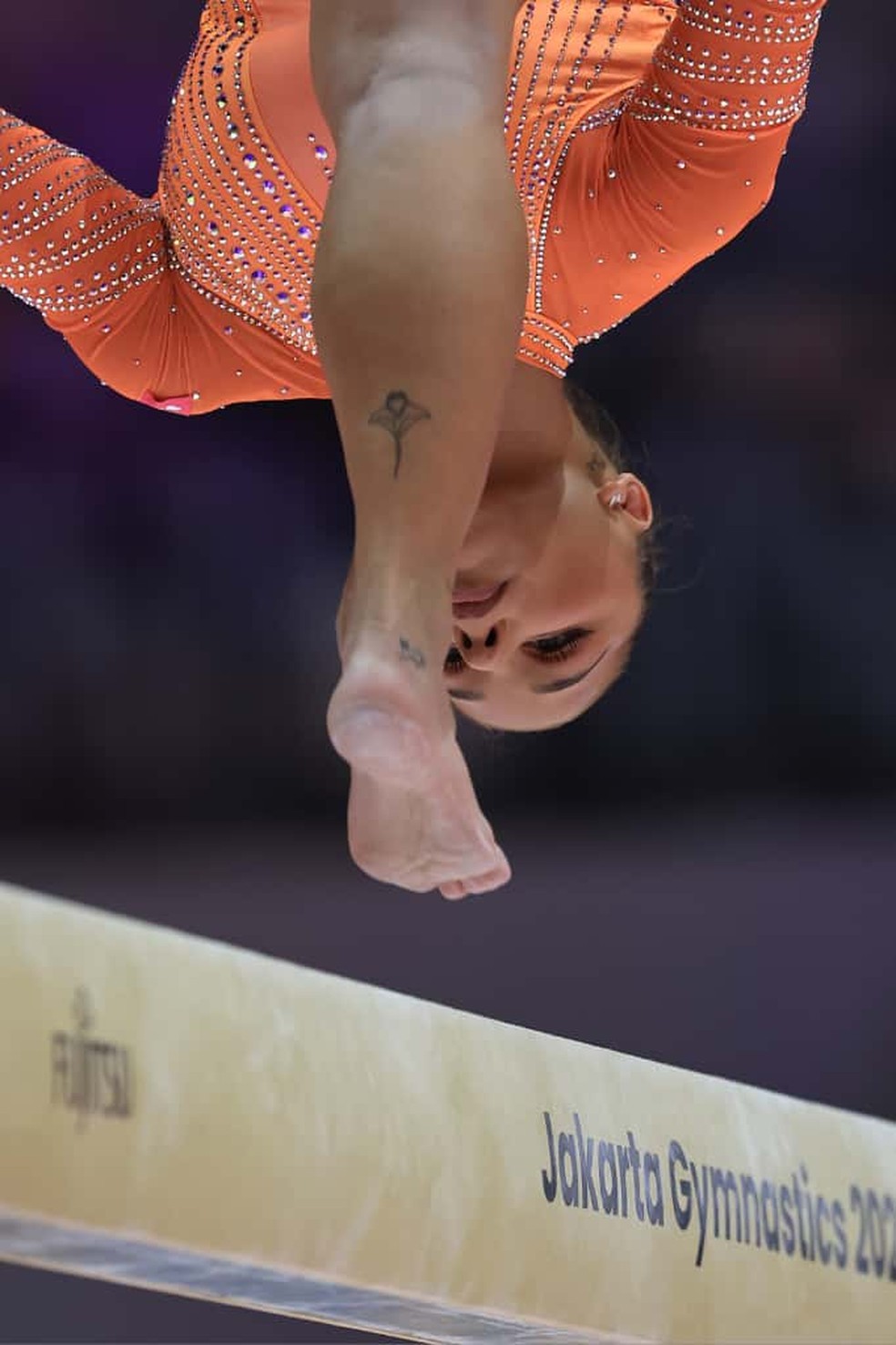 Flávia Saraiva na trave do Mundial de ginástica artística — Foto: RICARDO BUFOLIN / PANAMERICA PRESS
