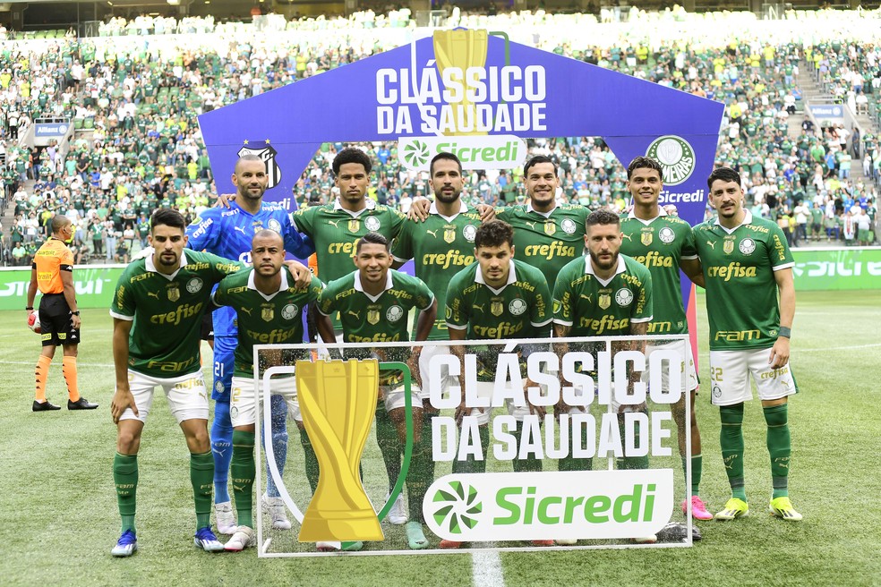 Time do Palmeiras antes de jogo contra o Santos — Foto: Marcos Ribolli