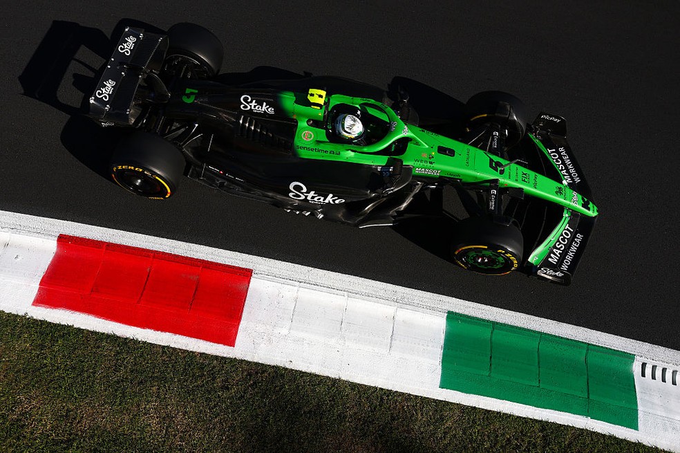 Gabriel Bortoleto no segundo treino para o GP da Itália — Foto: Zak Mauger/LAT Images