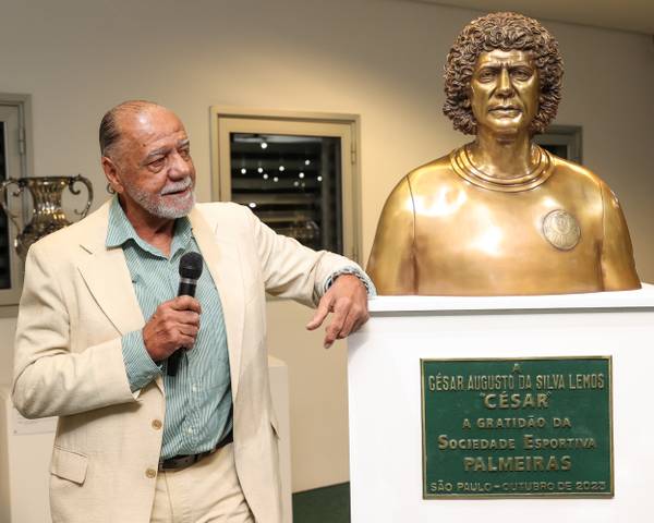 César Maluco é homenageado com busto no Palmeiras: 