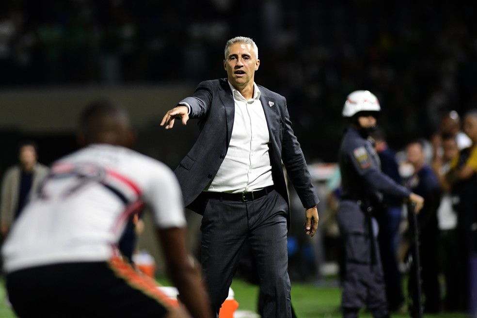 Técnico Hernán Crespo, do São Paulo, no clássico contra o Palmeiras pela semifinal do Campeonato Paulista — Foto: Marcos Ribolli