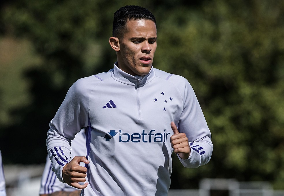 Wallisson durante treinamento do Cruzeiro — Foto: Gustavo Aleixo/Cruzeiro