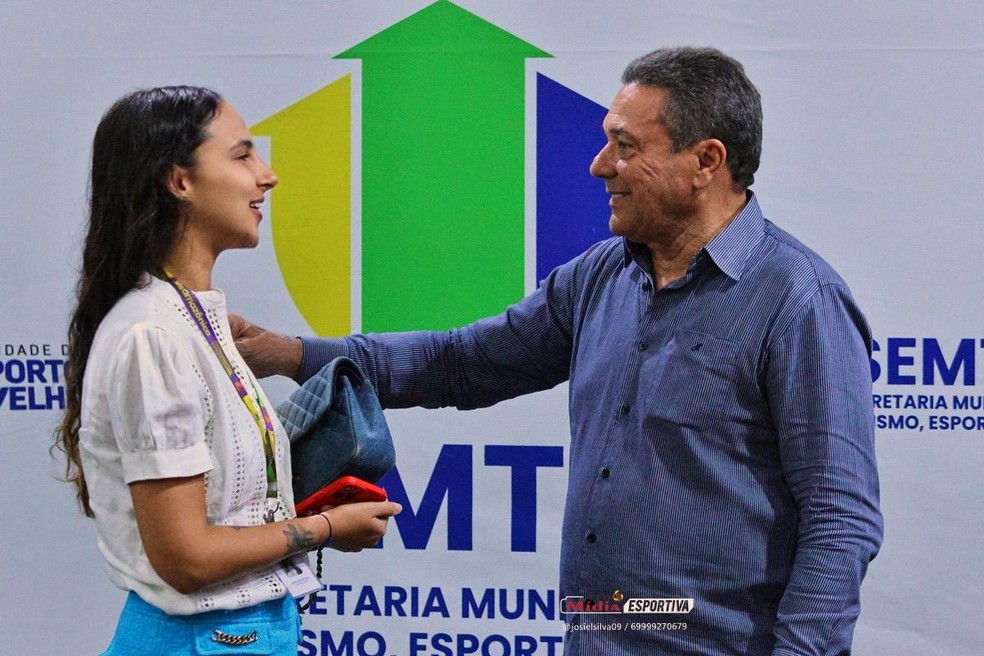Malu Guastala e Vanderlei Luxemburgo em palestra sobre gestão e liderança no esporte; Porto Velho, RO — Foto: Reprodução/Josiel Silva