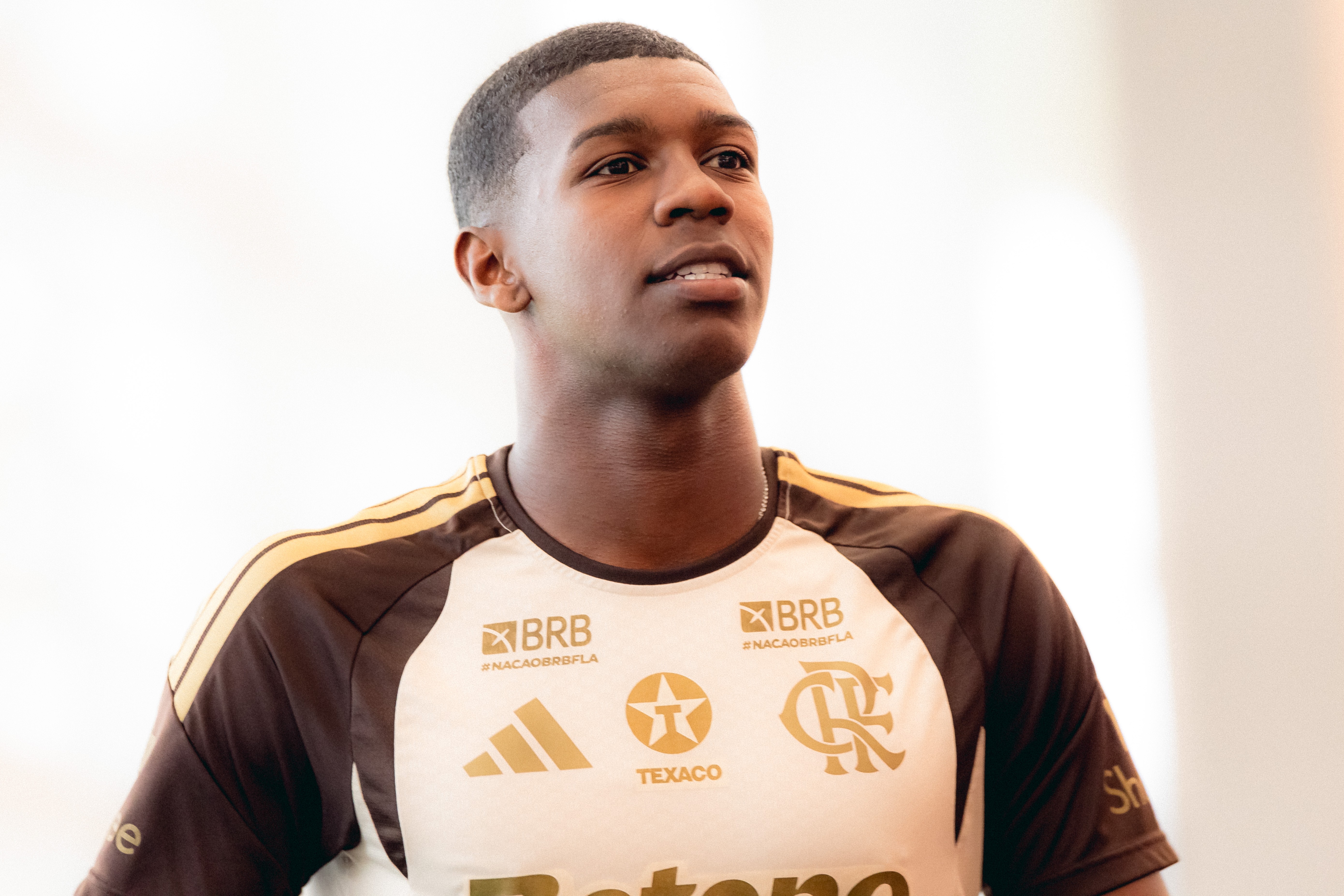 Jovens talentos da base do Flamengo rumam a Portugal em busca de oportunidades na era Jardim