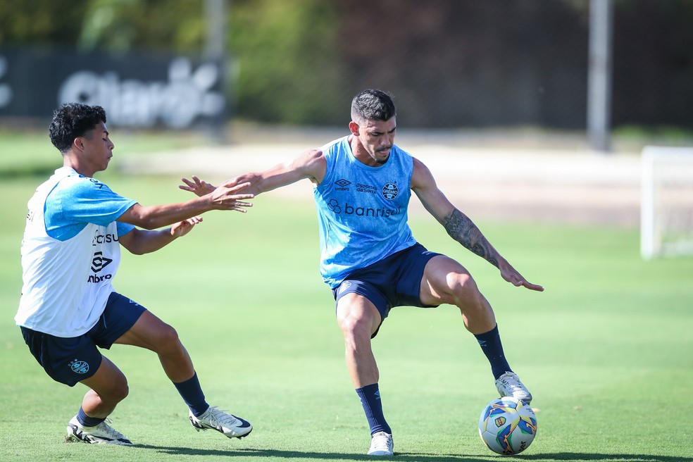 Mayk em treino do Grêmio — Foto: Lucas Uebel/Grêmio