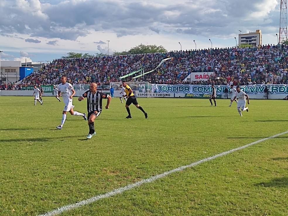 Nacional de Patos e Botafogo-PB se enfrentaram no Jos� Cavalcanti na �ltima rodada da 1� fase do Paraibano de 2023 � Foto: Izabel Rodrigues / ge