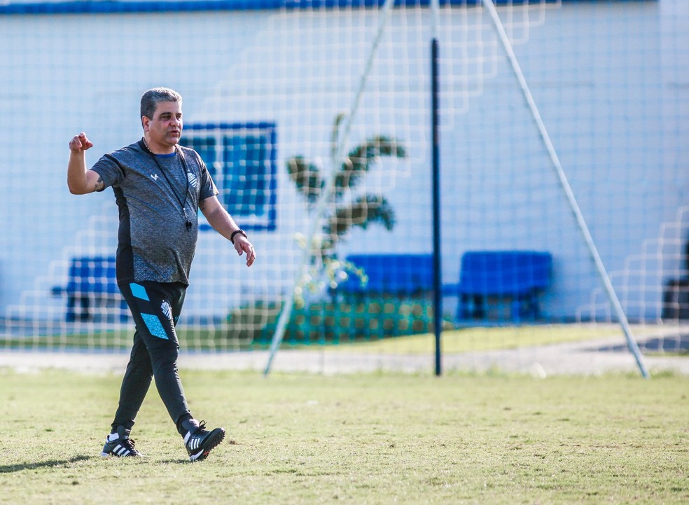 Marcelo Cabo foi demitido após o fim da temporada passada, mas agora foi recontratado, após queda de Rogério Corrêa — Foto: Morgana Oliveira/ASCOM CSA