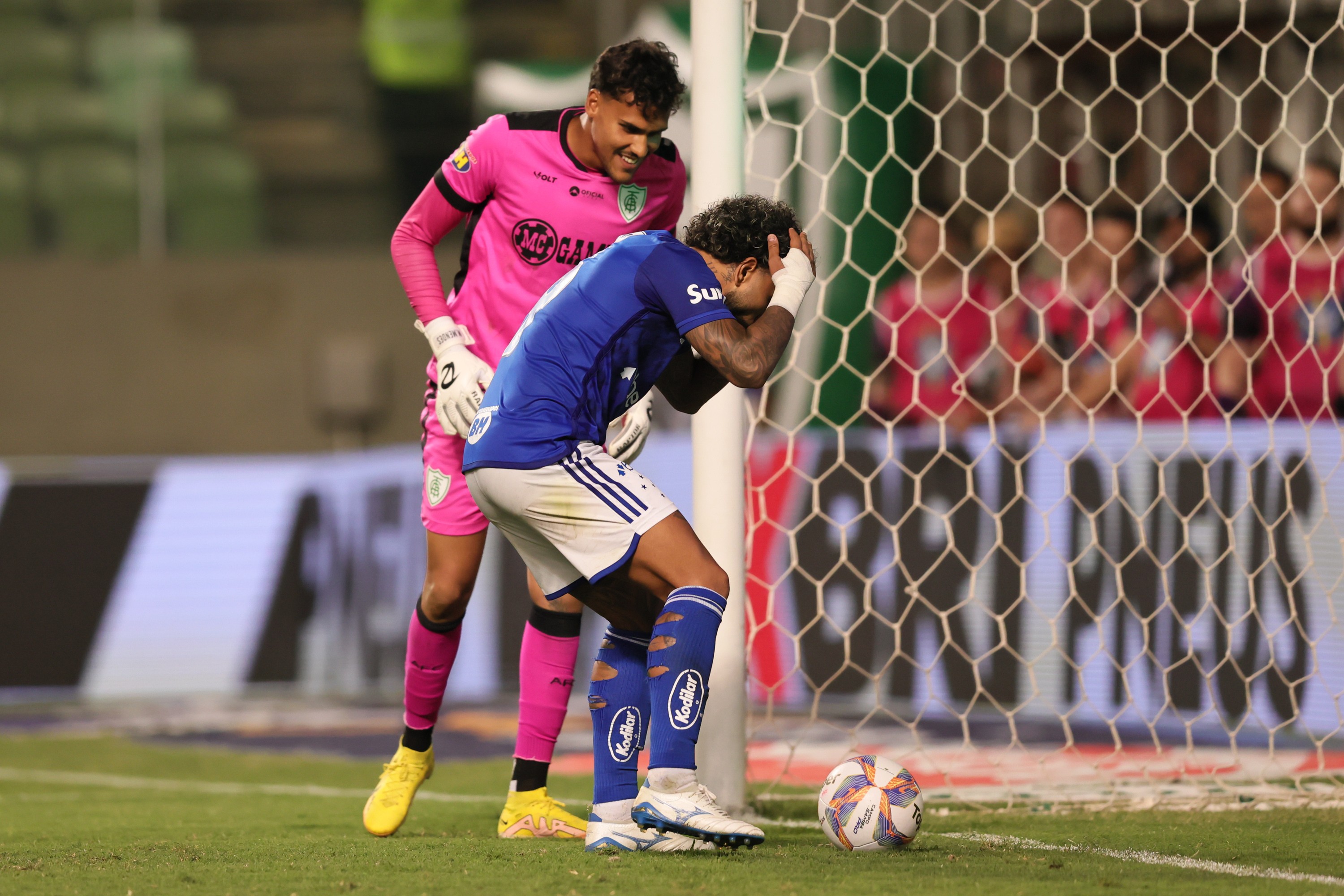 FALA, ARTILHEIRO! Gabigol lamenta eliminação do Cruzeiro em partida decisiva da temporada.