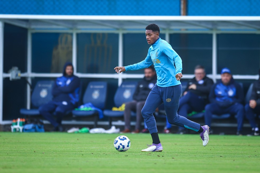 Riquelme em treino do Grêmio — Foto: Lucas Uebel/Grêmio
