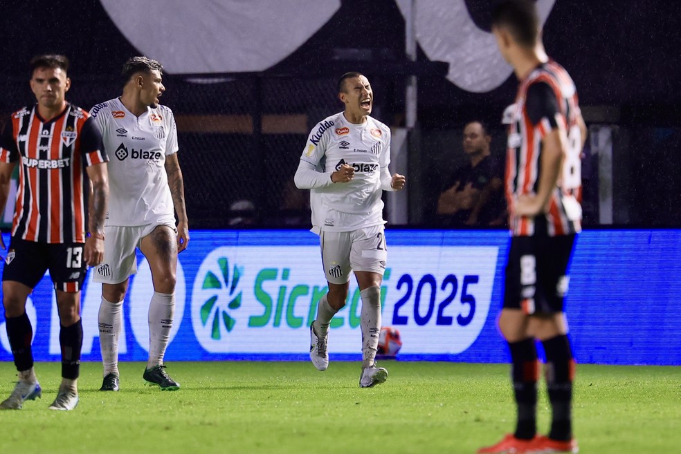 Gol de Gabriel Bontempo em Santos x São Paulo — Foto: Marcello Zambrana/AGIF
