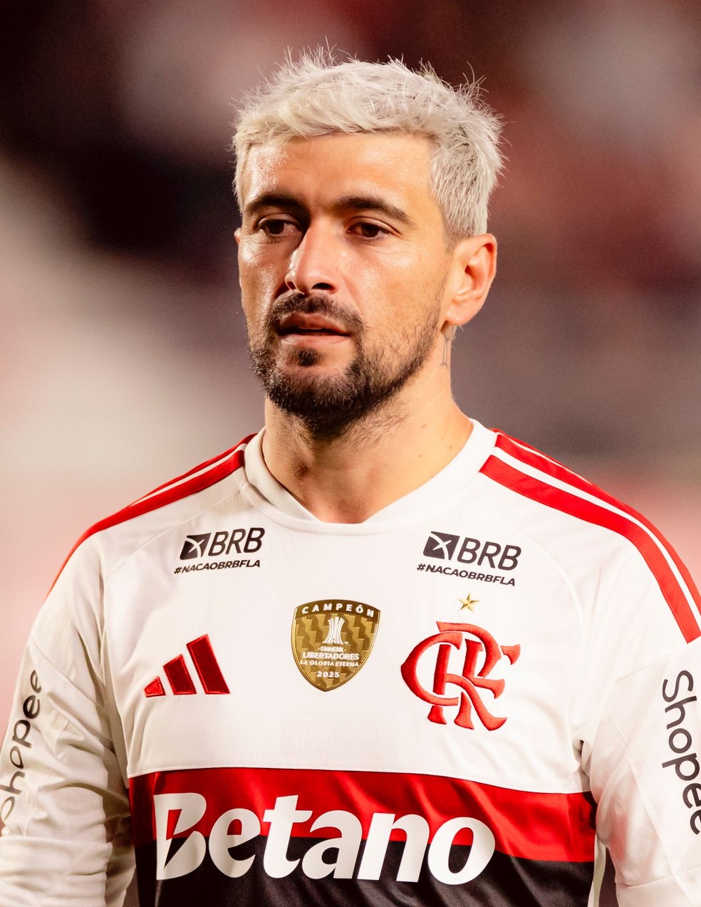 Fratura na clavícula tira Arrascaeta do Flamengo por até oito semanas
