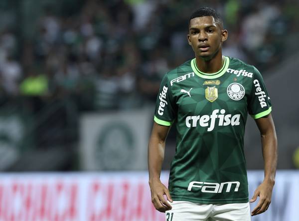 Vendas de Artur e Kevin pelo Palmeiras abrem espaço para novas opções pelo lado do campo