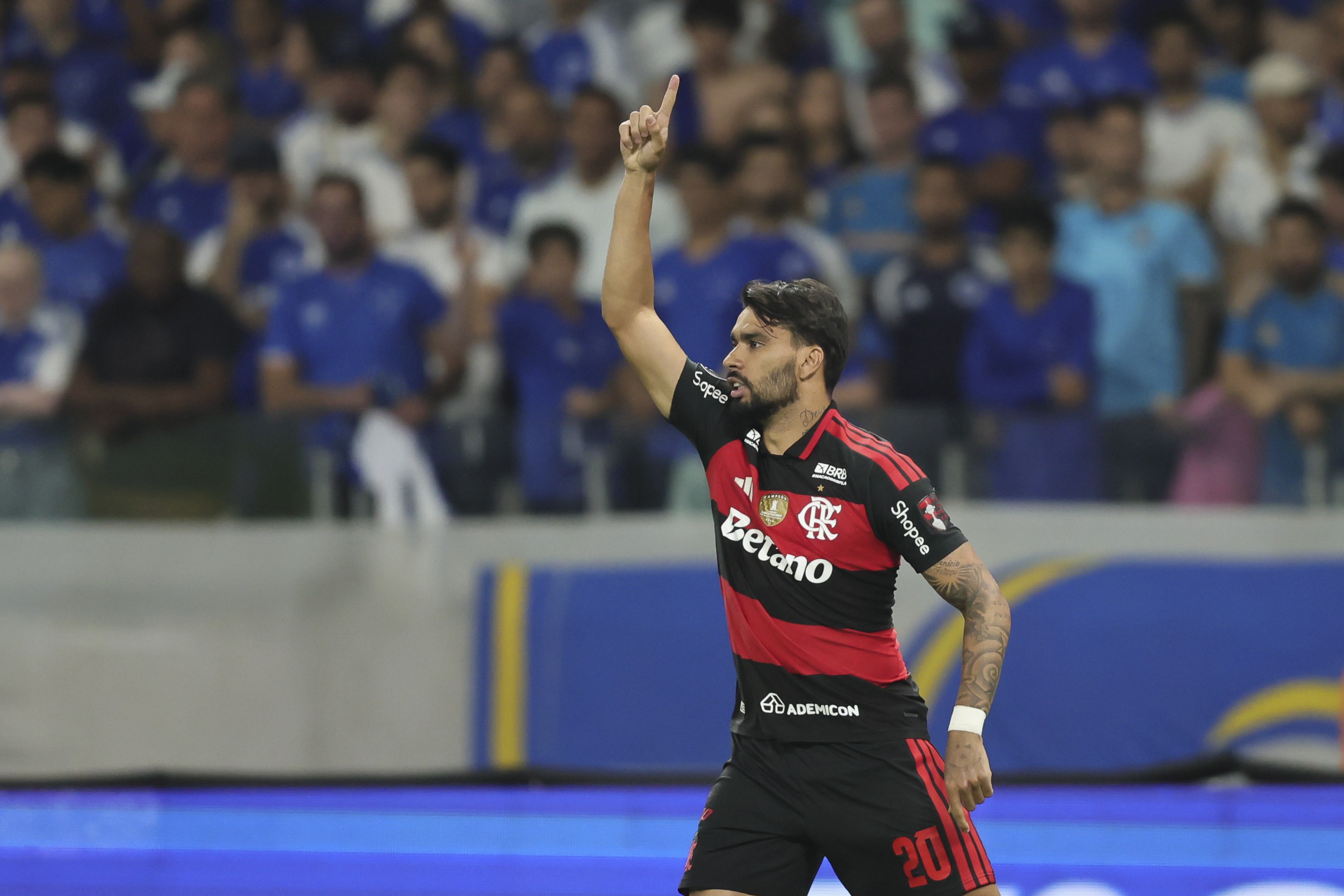 Paquetá Eleva o Nível do Flamengo e Reafirma sua Luta por Um Lugar no Time Titular