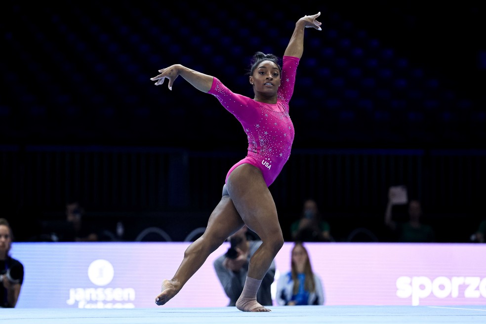 Simone Biles faz história na primeira jornada das eliminatórias do Campeonato  Mundial de Ginástica Artística