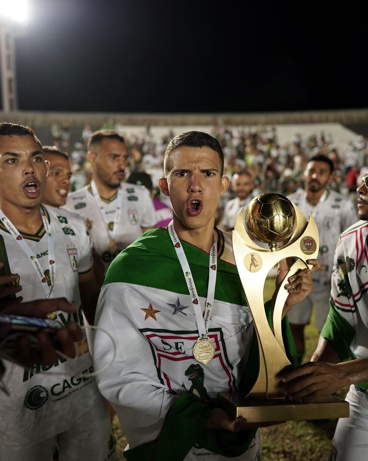 Sousa negocia empréstimo de Estevan para a equipe sub-20 do Corinthians.