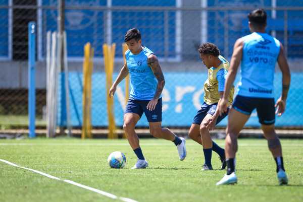 Renato convoca 10 jovens e planeja retorno de meia-armador para treino do Grêmio