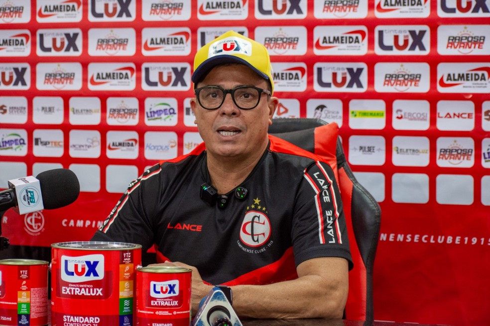 Evaristo Piza, t�cnico do Campinense � Foto: Estefinho Francelino