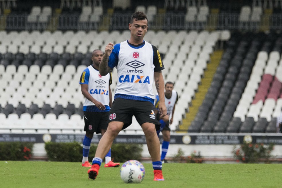 Bernardo em treino no Vasco em 2014  — Foto: Paulo Fernandes / vasco.com.br