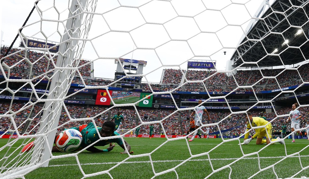 Imagens do lance entre Senegal e Bélgica após gol perdido