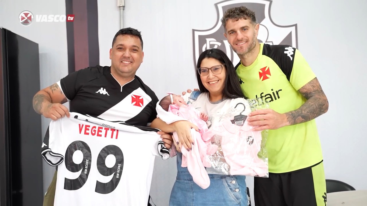 Vasco promove encontro entre Vegetti e torcedor que colocou seu nome na filha; veja