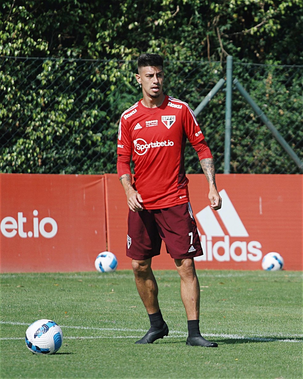 São Paulo anuncia a contratação do meia-atacante Emiliano Rigoni