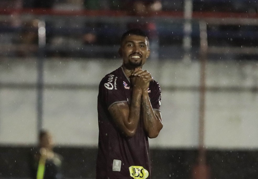 Kieza durante jogo contra Freipaulistano pela Copa do Nordeste — Foto: Caio Falcão / CNC