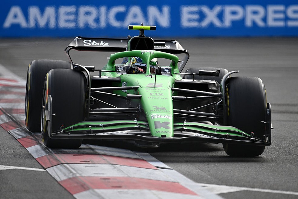 Gabriel Bortoleto no segundo treino livre para o GP do Azerbaijão — Foto: Simon Galloway/LAT Images