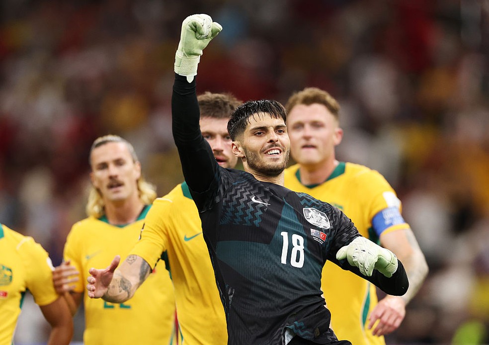 Patrick Beach se destacando em jogo da Austrália — Craque do Cartola