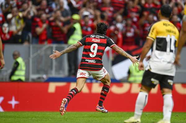 Pedro inicia trajetória rumo ao top-10 de artilheiros do Flamengo; confira estatísticas