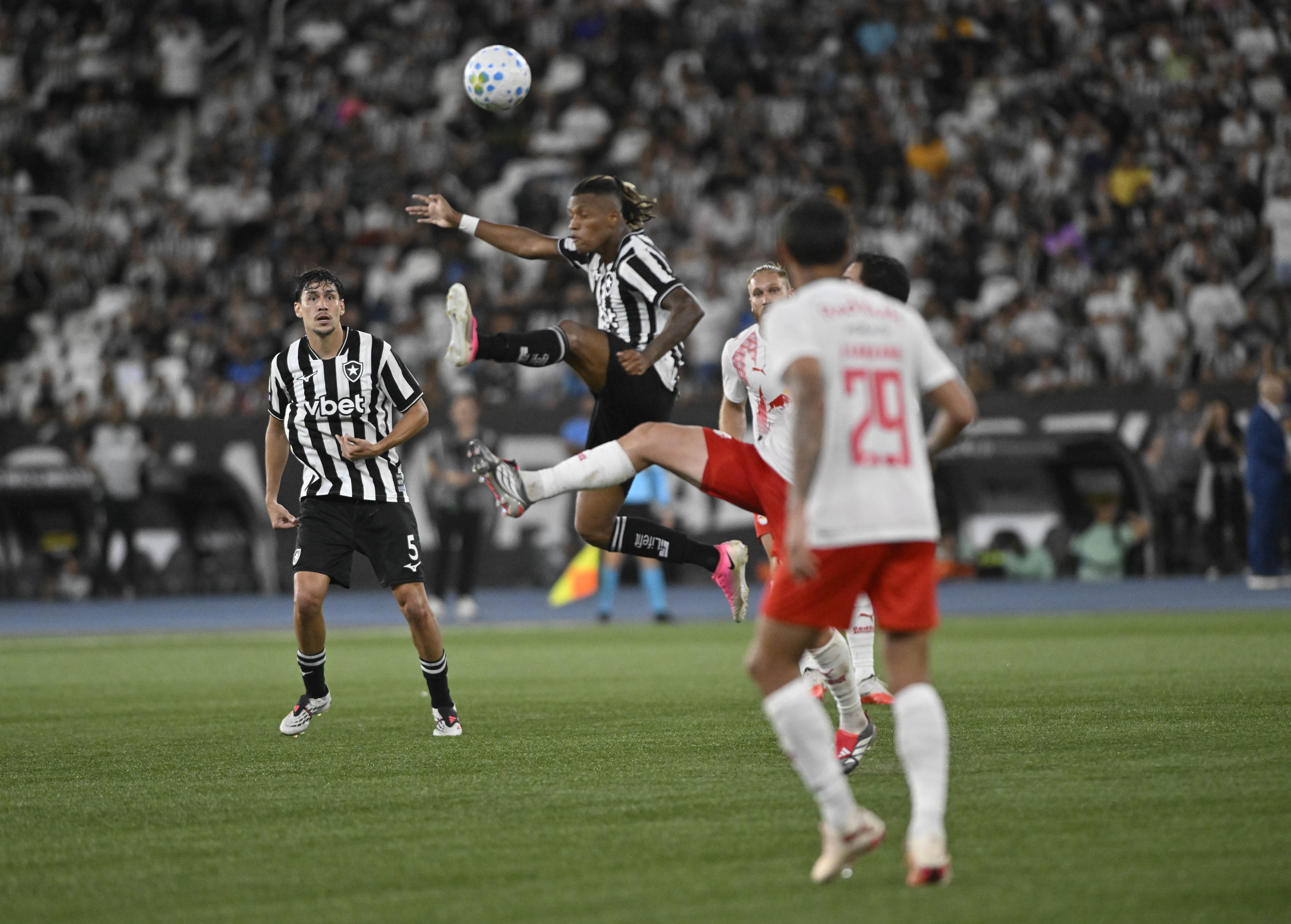De Ziyech à tabela do Brasileirão, veja quais serão os desafios do novo técnico do Botafogo