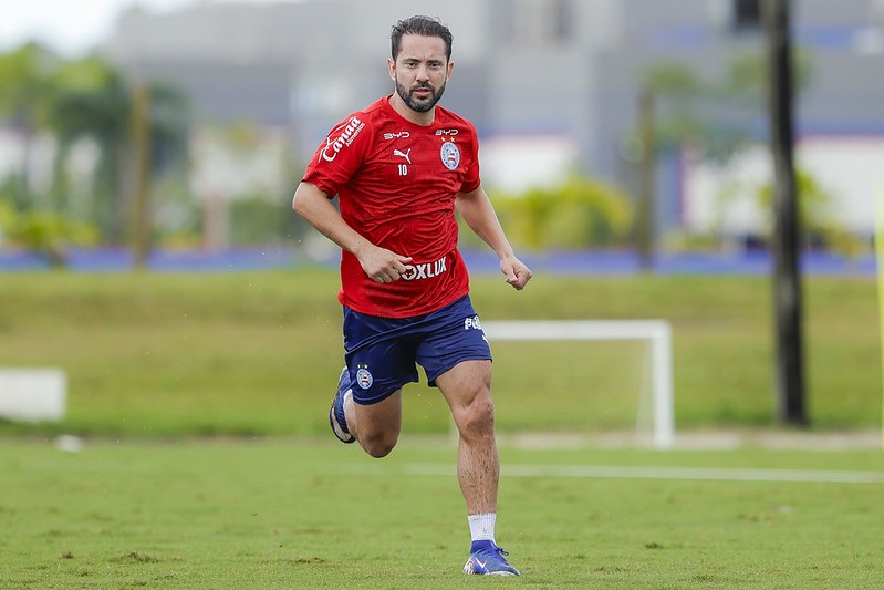 Everton Ribeiro treina pelo Bahia em preparação para amistoso contra o Fluminense