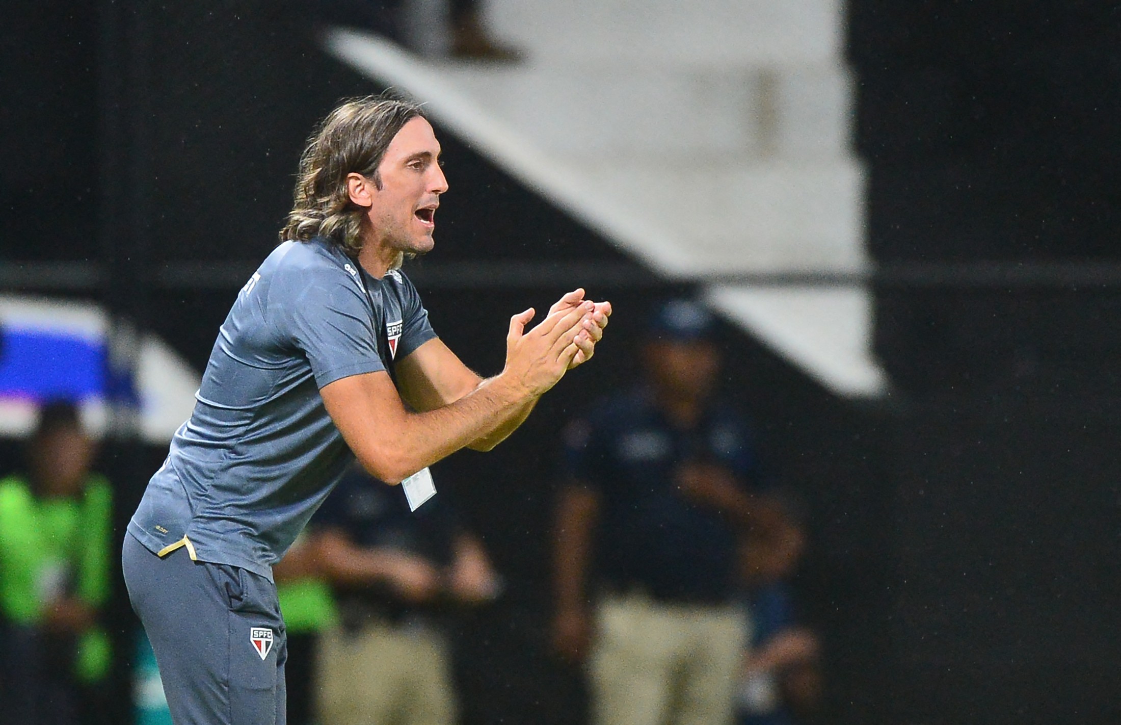 Zubeldía destaca trabalho no São Paulo e minimiza pressão após vitória