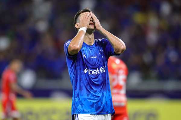 Cruzeiro enfrenta desafios com lesões e fecha ano desfalcado.