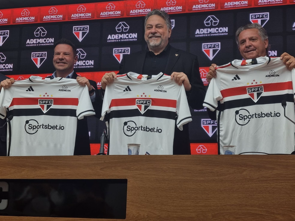 São Paulo anunciou novo patrocinador nesta sexta-feira, no Morumbi — Foto: José Edgar de Matos